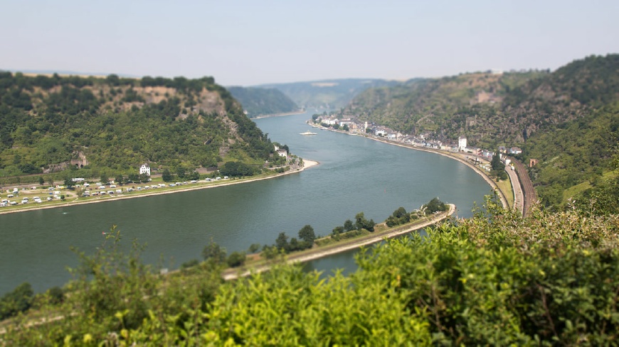 Dem Rhein entlang